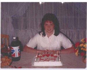 Tammy Thorpe y la tarta de cumpleaños